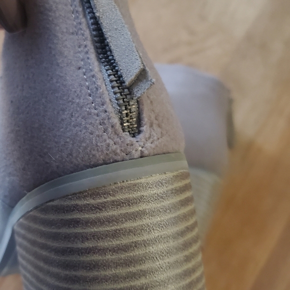 Toms Lacy Ankle Booties, Size 9.5 - Picture 6 of 10